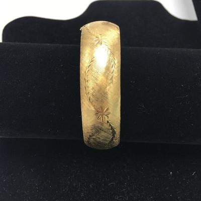 Lot 51 - 14k Gold Bangle Bracelet