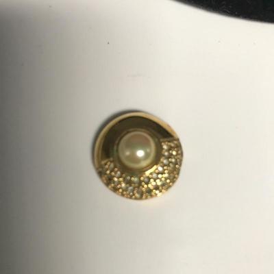 Lot 52 - Gold Rings, Pendants & Pins