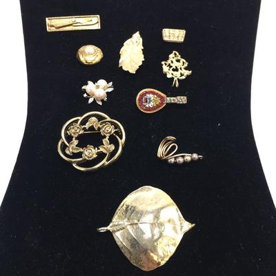 Lot 52 - Gold Rings, Pendants & Pins