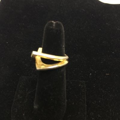 Lot 52 - Gold Rings, Pendants & Pins