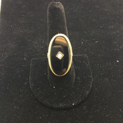 Lot 52 - Gold Rings, Pendants & Pins