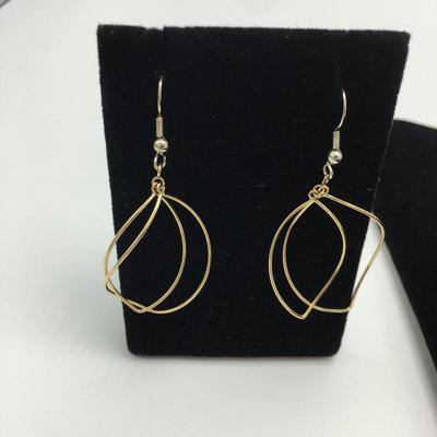Lot 83 - 14k Gold Earrings - Four pairs