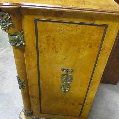 Lot 100 - Empire 4 Drawer Solid Maple Dresser with Brass Accents 36