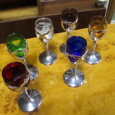 Lot 102 - Liqueur Decanter With 6 Cordial Glasses 