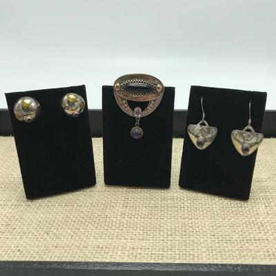 Lot 95 - Earrings and Pin with Jewels - 925