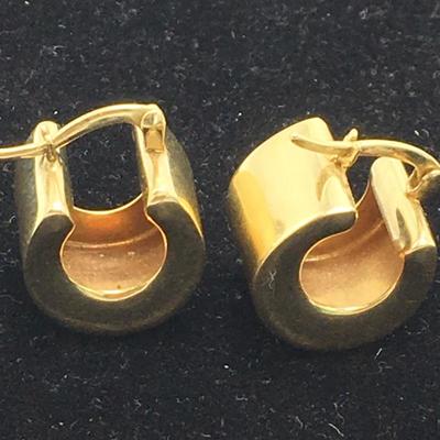 Lot 108 - 10k Gold Earrings