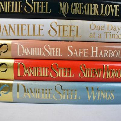 8 Hardcover Books by Danielle Steel: Bungalow 2 -to- Wings
