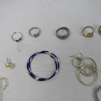 41 pc Costume Jewelry: Necklaces, Bracelets, Earrings, Rings, Pin, & Turtles