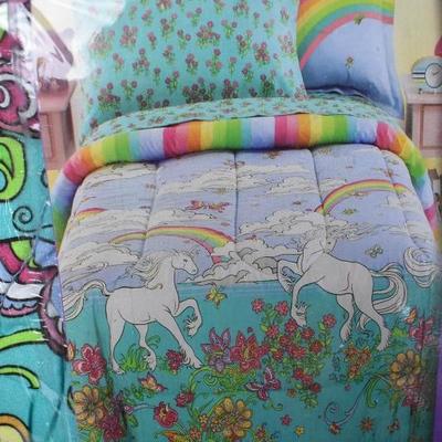 Reversible Unicorn & Rainbos Twin Bed Set - New