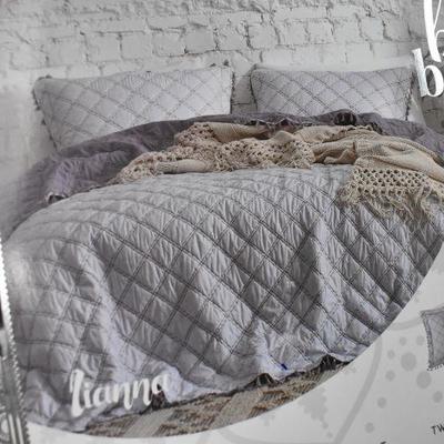 Boho Bazaar King Size 3 piece Quilt Set, Lilac - New