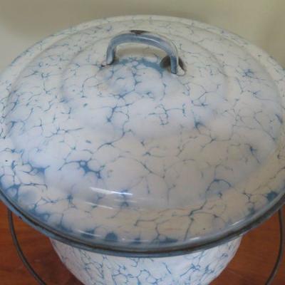Pair of Enameled Vintage Pot and Lunch Box