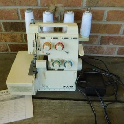 Brother Homelock Serger Sewing Machine Model 934D with Foot Pedal