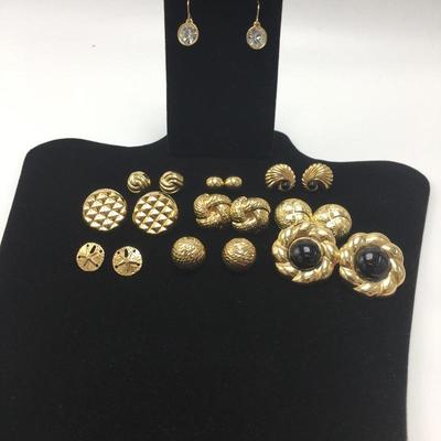 Lot 123 - Ten Pairs of Earrings 