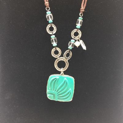 Lot 127 - Abalone Shell Necklace & Sterling Howlite