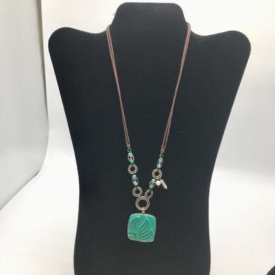 Lot 127 - Abalone Shell Necklace & Sterling Howlite