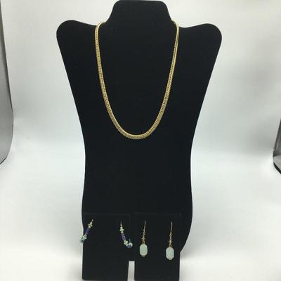 Lot 136 - Fashion Necklace & Earrings 