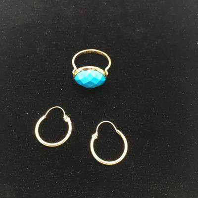 Lot 137 - Stella & Dot Ring & Gold Earrings 