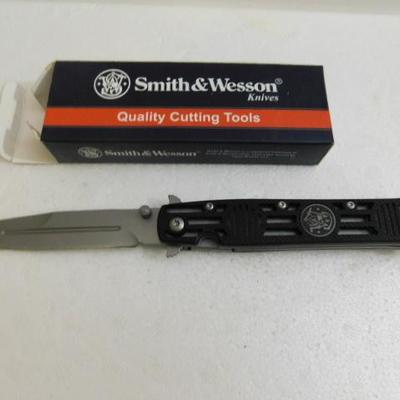 Smith & Wesson Thumb Flip Single Blade Knife
