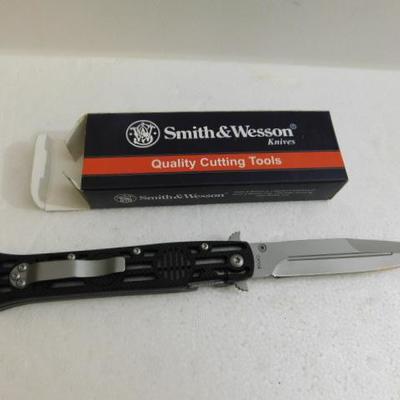 Smith & Wesson Thumb Flip Single Blade Knife