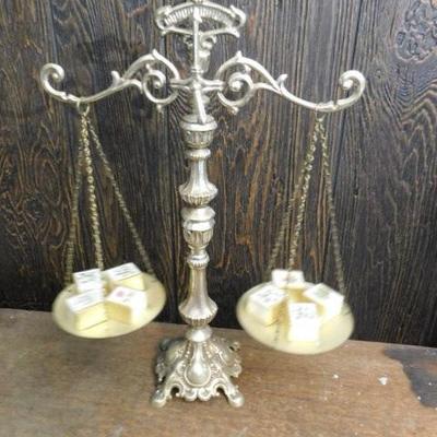 Novelty Pot Metal Scale with Brass Pans 18
