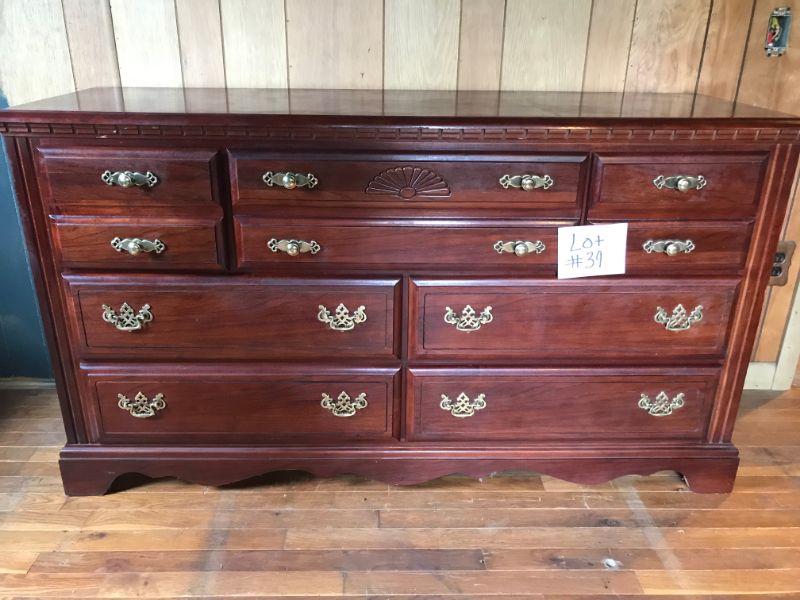 Lot 39 Broyhill Long 7 Drawer Dresser