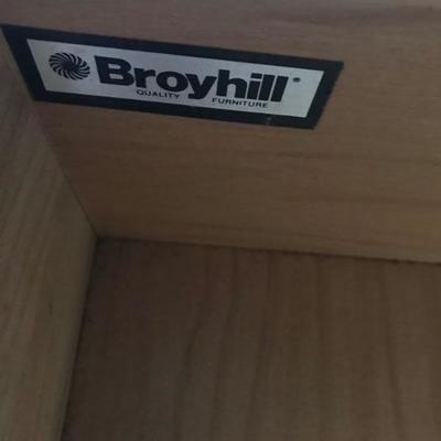 Lot # 39 Broyhill Long 7 Drawer Dresser