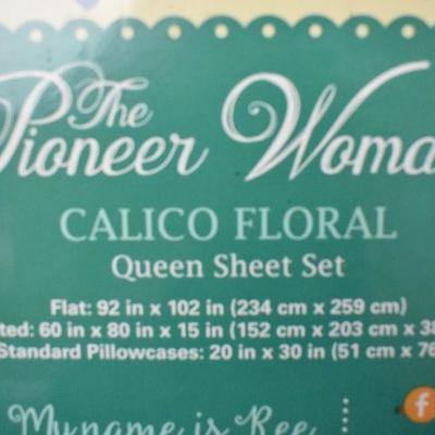 The Pioneer Woman Queen Size Sheet Set Cornflower Blue, Calico Floral - New