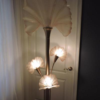 Amazing Standing Lamp with Light Pink Flower Lamp Shades