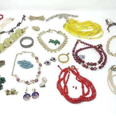 207 - Beautiful jewelry pieces