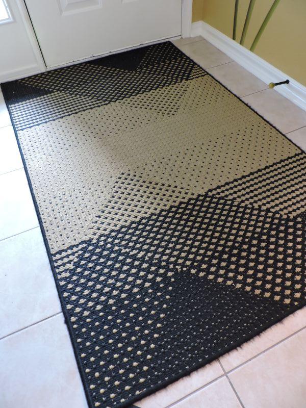 Geometric Outdoor/Entryway Rug