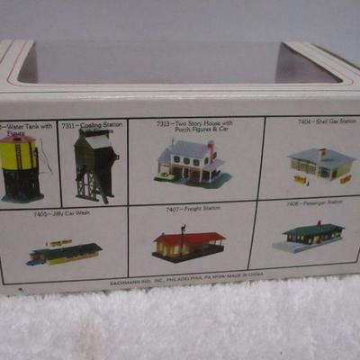 Lot 112 - Bachmann Freight Station N Scale