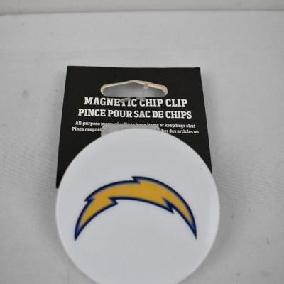 4 San Diego Chargers Magnetic Chip Clips & Two 3-Way Diztracto Spinnerz - New