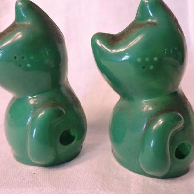 Vintage Molded Plastic Singing Kitty Salt and Pepper Shakers