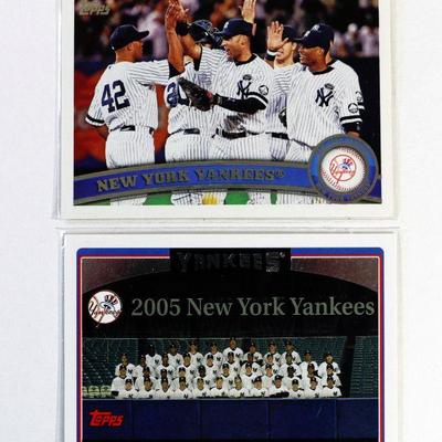 NEW YORK YANKEES Baseball Cards Set - 2006 Topps #284, 2011 Topps #424 MINT