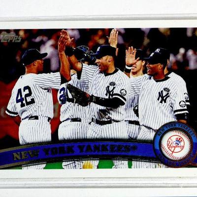 NEW YORK YANKEES Baseball Cards Set - 2006 Topps #284, 2011 Topps #424 MINT