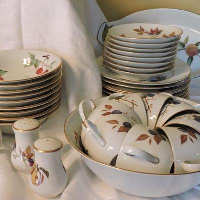 Vintage Royal Worcester Evesham Porcelain Dinnerware