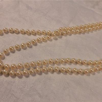 Single Strand of Artificial Pearls-Costume