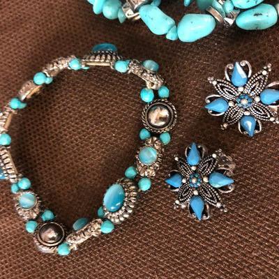 Lot#062 Turquoise LIKE Necklace and earrings 