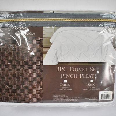 Queen 3 Piece Duvet Cover Set, Includes Duvet Cover & Pillow Shams, White - New
