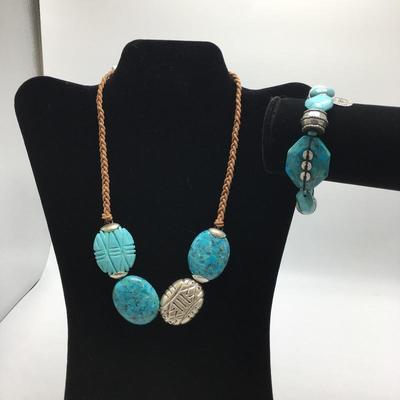 Lot 140 - Turks & Caicos Necklace with Bracelet 