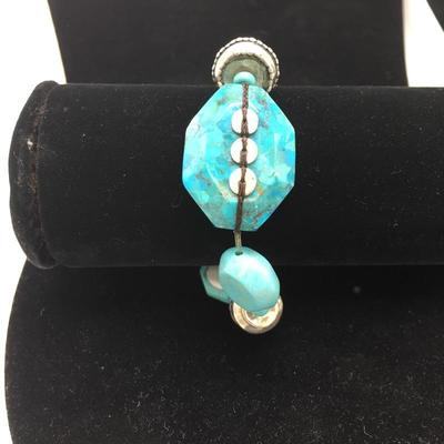 Lot 140 - Turks & Caicos Necklace with Bracelet 