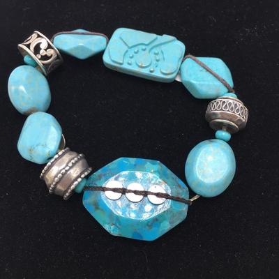 Lot 140 - Turks & Caicos Necklace with Bracelet 
