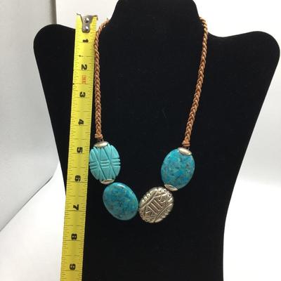 Lot 140 - Turks & Caicos Necklace with Bracelet 