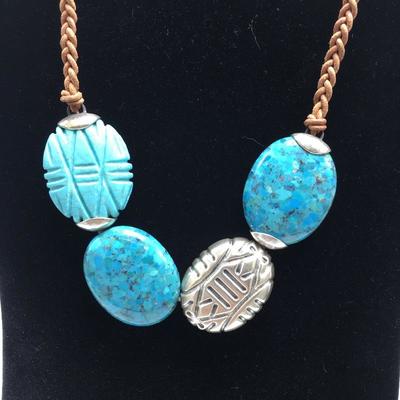 Lot 140 - Turks & Caicos Necklace with Bracelet 