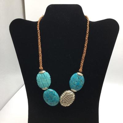 Lot 140 - Turks & Caicos Necklace with Bracelet 