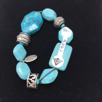 Lot 140 - Turks & Caicos Necklace with Bracelet 