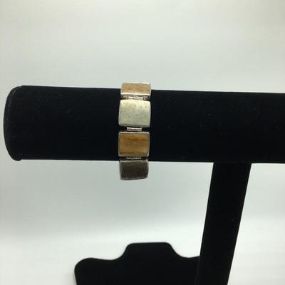 Lot 142 - Amber Waves Pendant Necklace and Bracelet