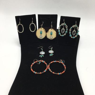 Lot 145 - Array of Earrings
