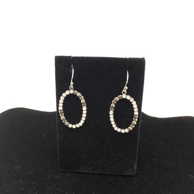 Lot 145 - Array of Earrings