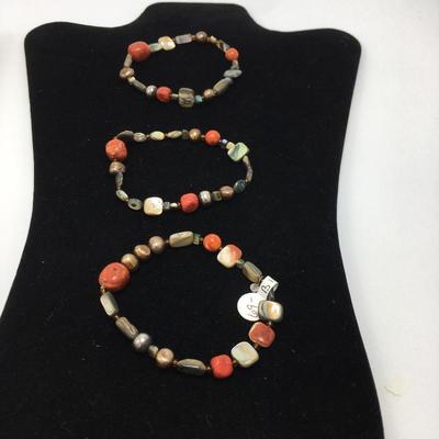 Lot 171 - Sponge Coral Necklace & Bracelet 